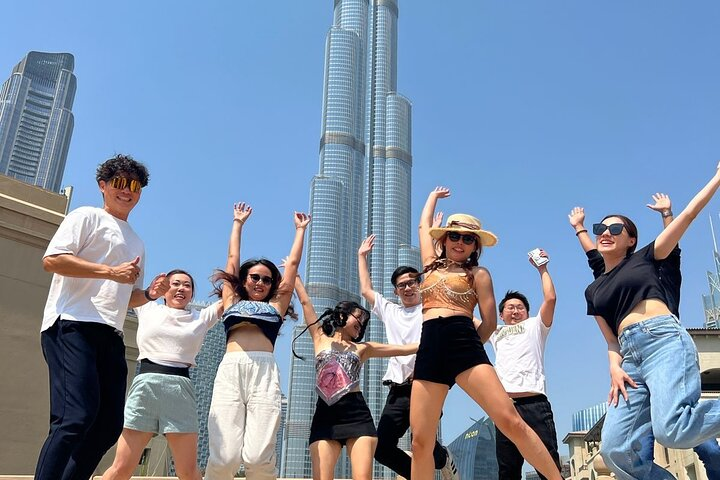 Experience the lively energy of Dubai as you explore iconic landmarks with knowledgeable guides. Enjoy comfortable transportation while making unforgettable memories with friends in this modern city.